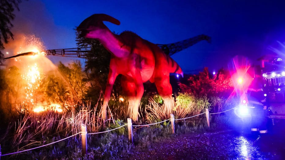 Lightning strike turns 100-foot dinosaur into raging fireball, stunning onlookers Architects Australia